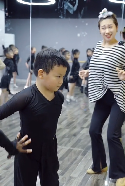 全网最火“拉丁舞老师”：授课风格太激情，上课堪比“洗脑”现场