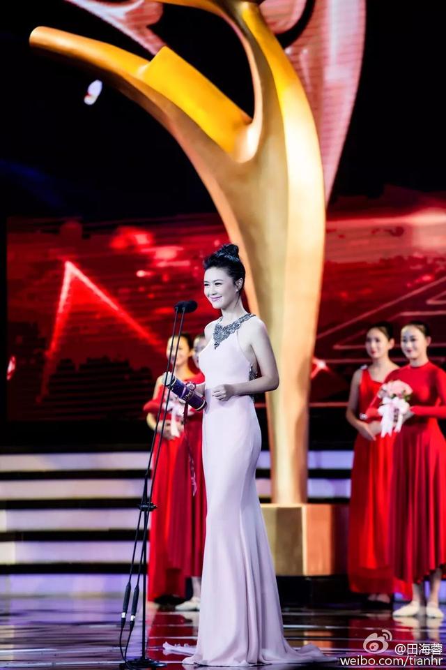 眼中有戏，柔而不腻，田海蓉总是能将女人的风情演绎得恰到好处