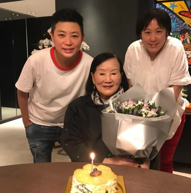 陈欣健太太患病13年，他像照顾婴儿一样24小时守护，拒绝女儿插手