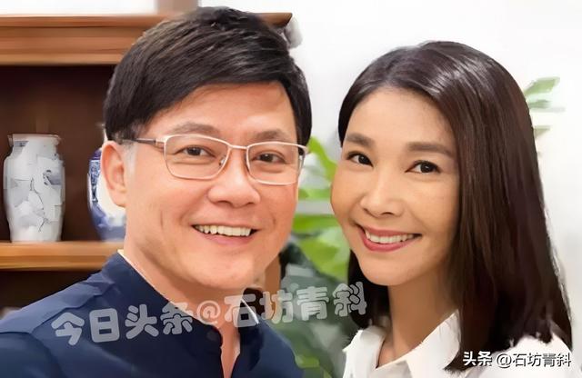 新加坡初代偶像王玉清,反复回电视台,离婚三次,两个孩子的爹