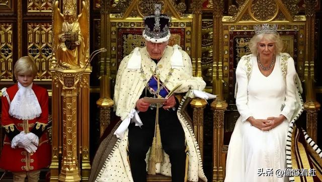 心塞了!凯特卫冕照片被公布,气质高雅无与伦比,形象秒杀卡米拉