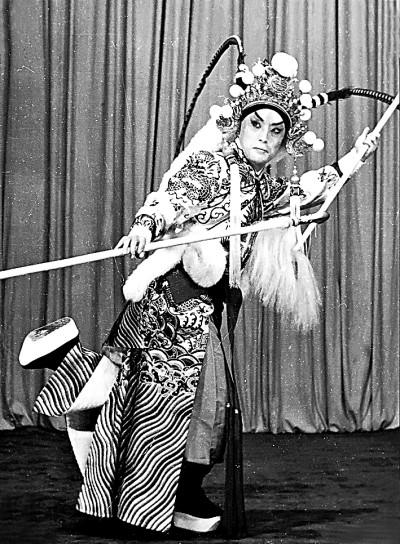 戏里戏外传承中华美德——读《京剧人的美德故事》