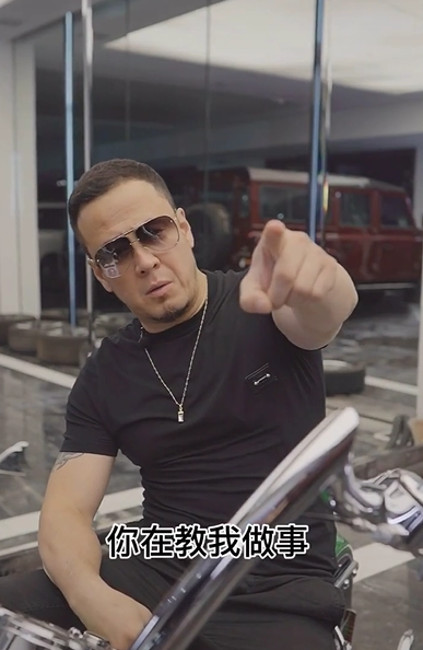 杨坤近况曝光,须发皆白显苍老,直播带货被网友吐槽沦落成网红