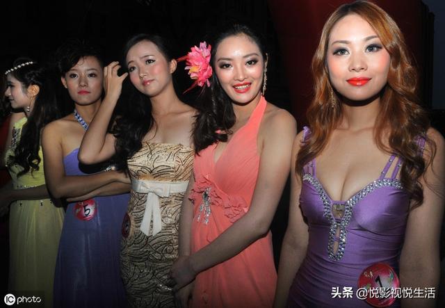 龚玥菲有着傲人的高挑身高,被大众称为“天使面容,魔鬼身材”