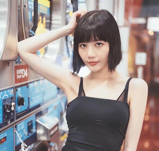 TVB知名女星与老戏骨拍亲密床戏，开拍前喝酒壮胆，网友：重口味