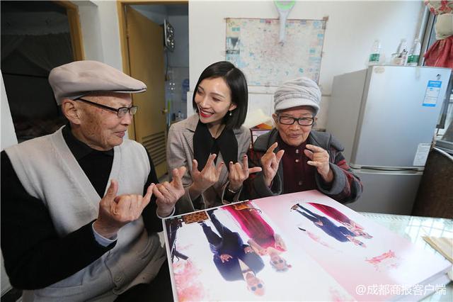 视频|超有爱!成都女孩给8旬爷爷奶奶拍迟到66年的婚纱照