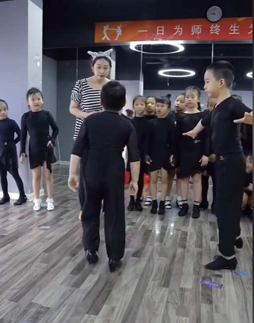 全网最火“拉丁舞老师”：授课风格太激情，上课堪比“洗脑”现场