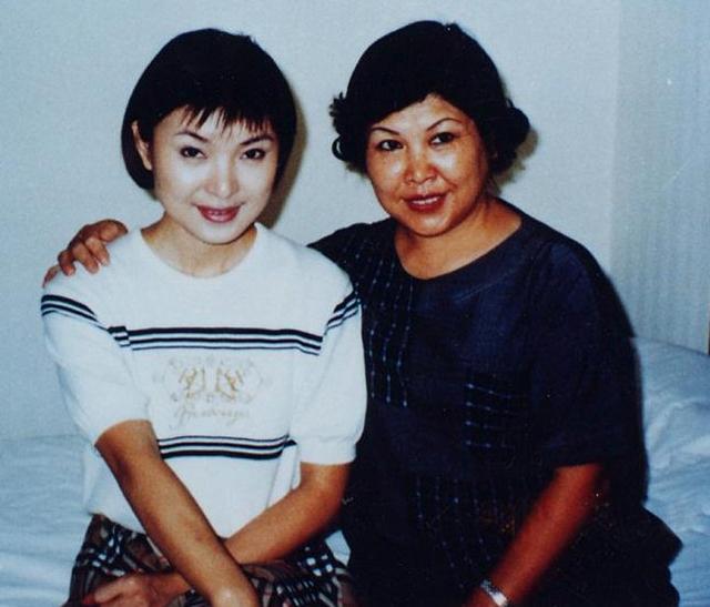 2013年，陈红老公出轨沈星，被抓后喊冤：她花了我一千万