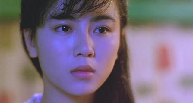 51岁袁洁莹近况：错过郭富城，正红时拍三级被骂，今苍老不敢认