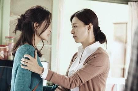 你怎么看《璀璨人生》里，那两对一生纠缠的母女？