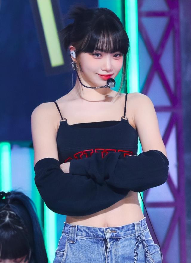 LE SSERAFIM成员金采源上传不雅视频 疑似回应舞台车祸现场