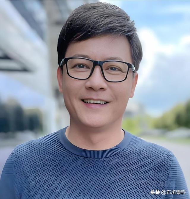 新加坡初代偶像王玉清,反复回电视台,离婚三次,两个孩子的爹