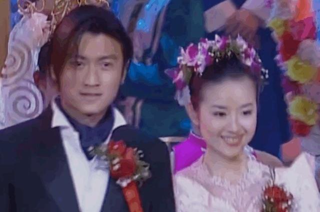 看董洁和刘亦菲20年前合照，难怪谢霆锋说“人淡如菊，天然纯粹”