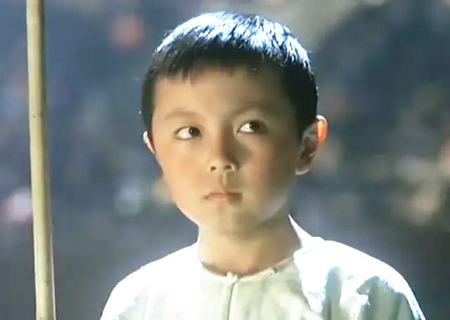 知名童星谢苗近况,为新戏疯狂健身,满头大汗胡子拉碴男人味足