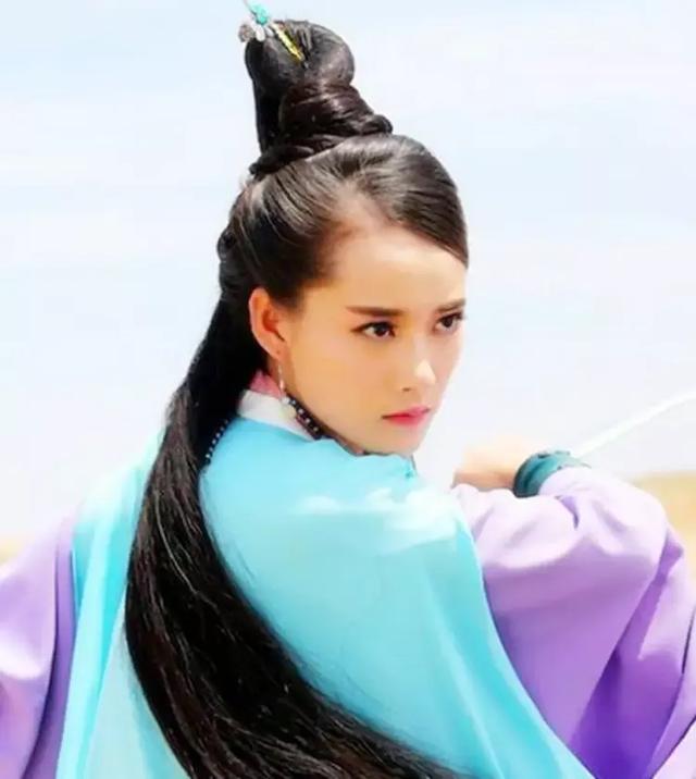 紫面昆仑侠童林和奇剑坤元子于秀娘比剑联姻，童林假胜真输