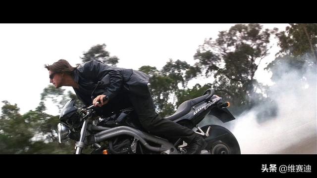 干啥啥不行，耍帅第一名，难怪《碟中谍2》是系列评分最低的一部