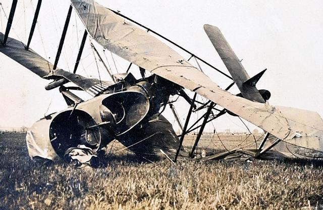 新中国首次涉外事件：拉-11击毁空中霸王，周总理亲自出面解决