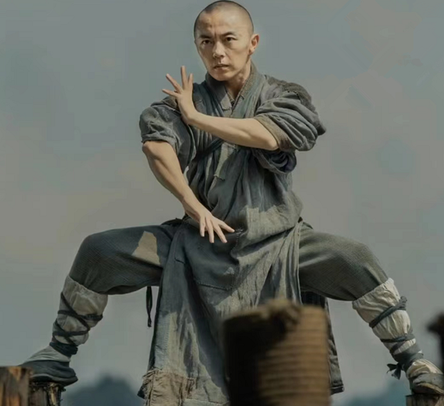 知名童星谢苗近况,为新戏疯狂健身,满头大汗胡子拉碴男人味足