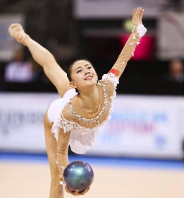 体操女神张豆豆:凭挺胸照走红,拒绝进入娱乐圈,与孙杨狂秀恩爱