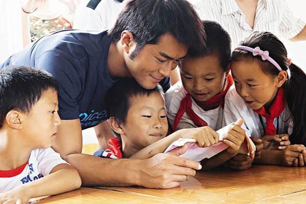 像“古校长”一样纯粹,做个捐建学校的演技派