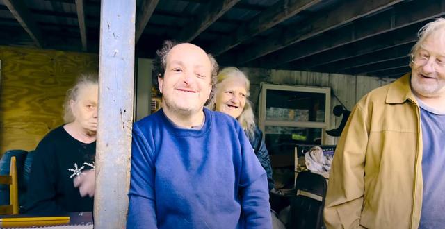 美国家族乱伦三代：近亲结合导致后代残障，无法说话只能犬吠