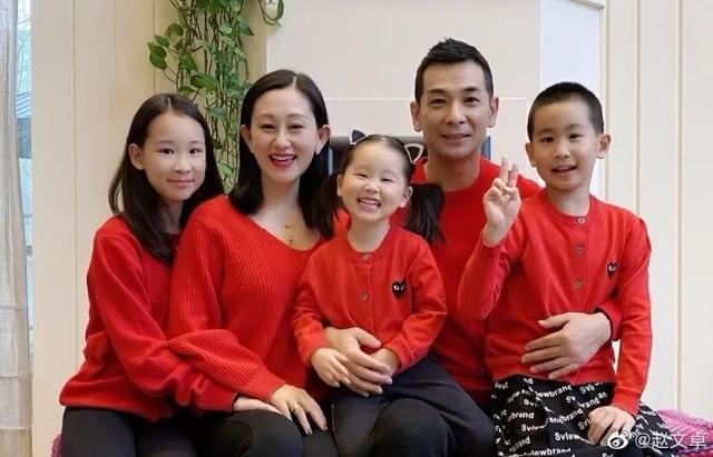 抛弃梅艳芳,和蒋勤勤分手,赵文卓为什么娶了牛小玲?