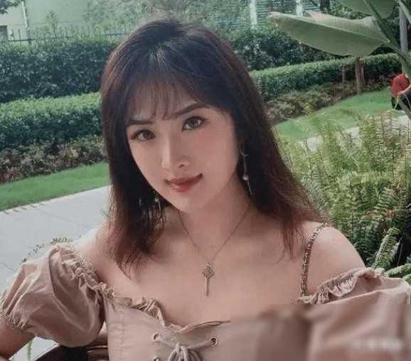 云南盛产美女!来自云南的20位女星,个个如花似玉,婀娜多姿