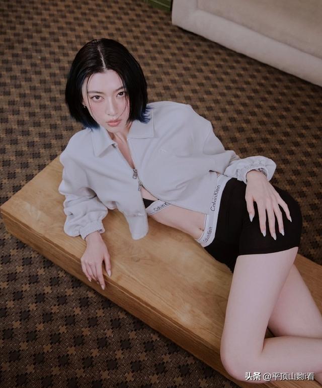 纯欲天花板三吉彩花，天使面孔魔鬼身材超A写真，只可惜是日本人