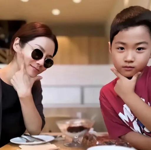 韩国媳妇蔡琳，二婚嫁给“萧剑”，3年不告诉孩子爸爸是谁