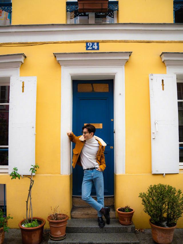 刘宪华这次任性过头了,穿黑棉袄配牛仔裤短靴,双腿怎么这么短?