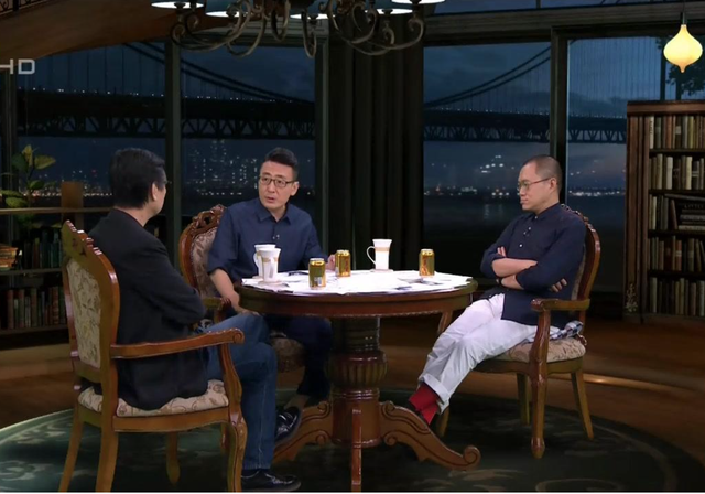 《锵锵三人行》VS《圆桌派》：窦文涛们是学聪明了，还是堕落了？