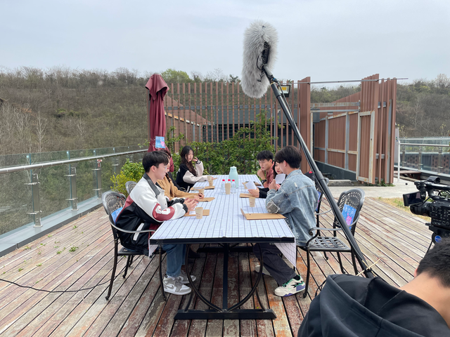 校园恋爱真人秀，被围观的爱情样本