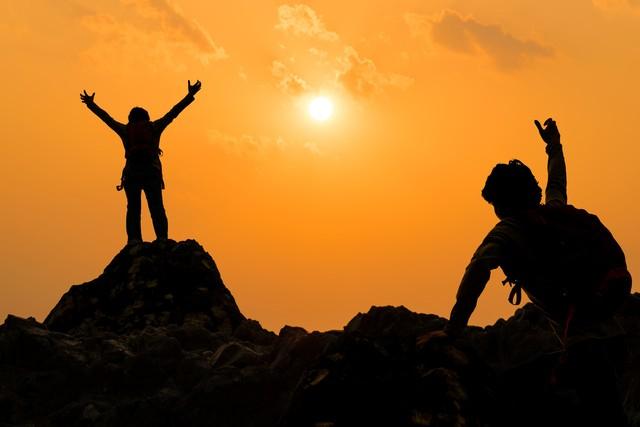 这是生活在两个世界的人!选择接受并容忍这种差异。