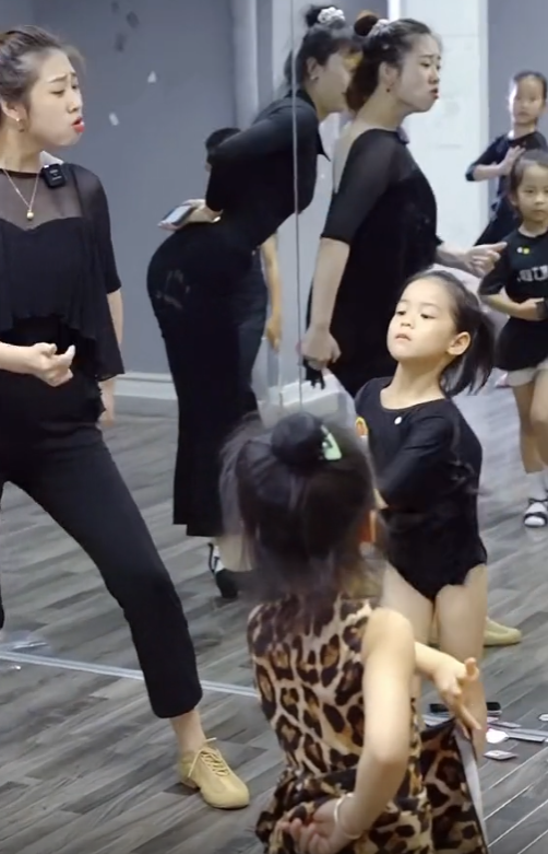 全网最火“拉丁舞老师”：授课风格太激情，上课堪比“洗脑”现场