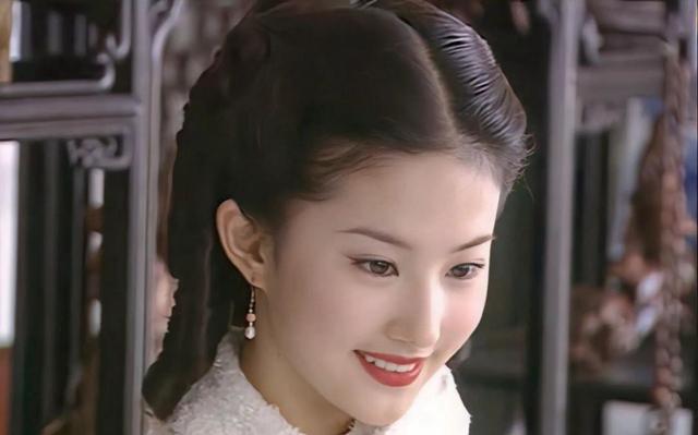 看董洁和刘亦菲20年前合照，难怪谢霆锋说“人淡如菊，天然纯粹”