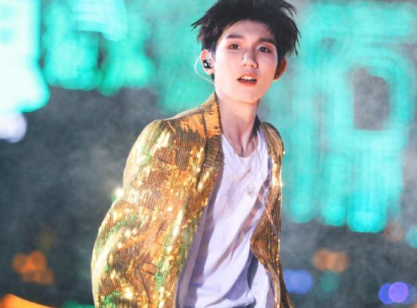 王俊凯身高176，千玺173，王源170，同框后：有人说谎了