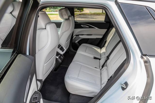 2024款凯迪拉克锐歌Lyriq评测:美观豪华,质感欠佳