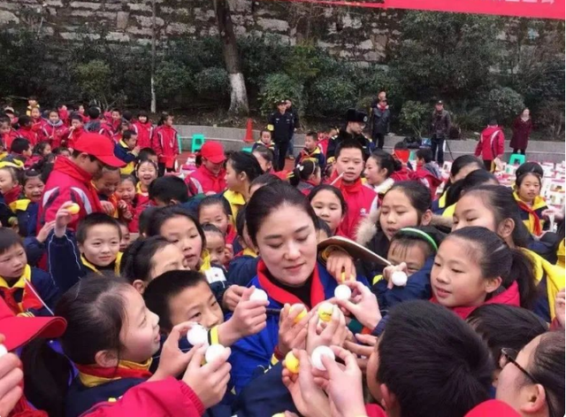 “冷面杀手”刘伟:从乒乓球世界冠军到北大博士,不嫁富商嫁爱情