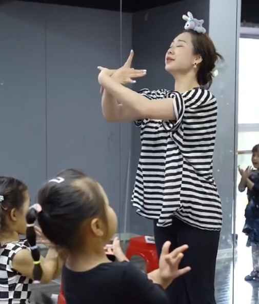 全网最火“拉丁舞老师”：授课风格太激情，上课堪比“洗脑”现场