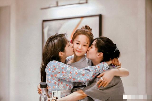 回忆杀!《新还珠》主演重聚,“小燕子紫薇含香”贴脸亲亲超有爱