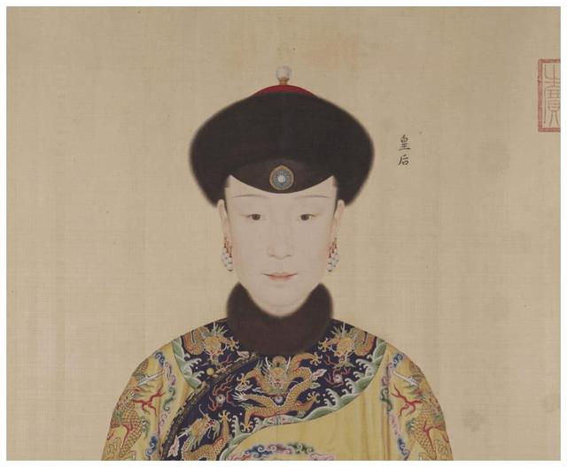 她与孙女都嫁给乾隆，自己受宠成了皇后，孙女却孤独终老