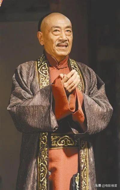 风流的王奎荣：与原配离婚，二婚娶小37岁娇妻，如今家庭很幸福