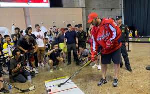 小八爷是谁(入乡随俗，冰球巨星奥维契金很喜欢“奥八爷”这个名字)