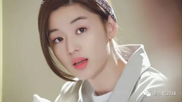 李英熙(催生、禁拍吻戏、家暴传言：全智贤的豪门生活，真如言情剧所写？)