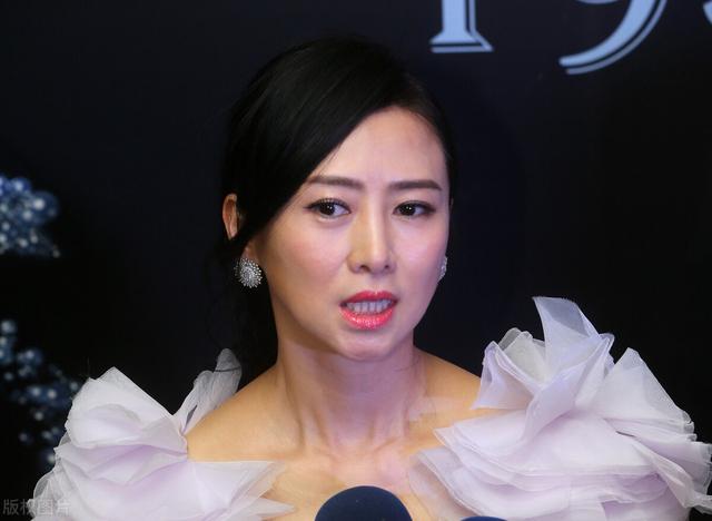 亚洲小姐翁虹25岁一脱成名