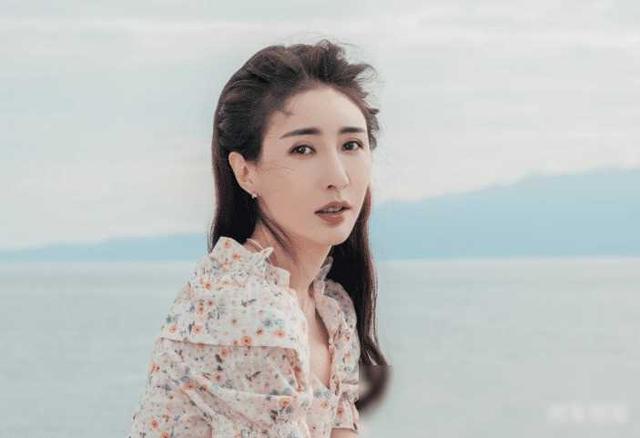 云南盛产美女!来自云南的20位女星,个个如花似玉,婀娜多姿