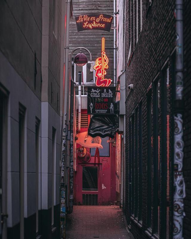 阿姆斯特丹的红灯区，因为疫情爆发而空无一人