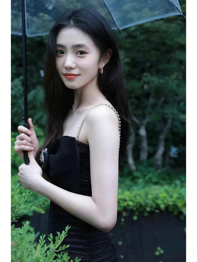 又一个曲婉婷,刘浩存黑历史被扒,网友:人血浇灌出的花朵