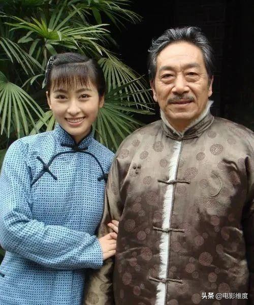 风流的王奎荣：与原配离婚，二婚娶小37岁娇妻，如今家庭很幸福