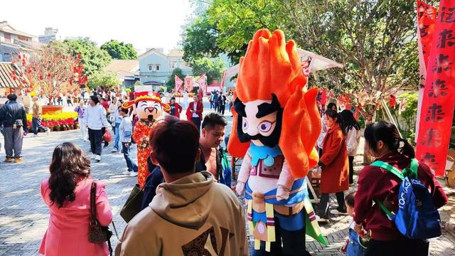 一天接待超万人次!外地游客涌入南风古灶感受地道岭南年味